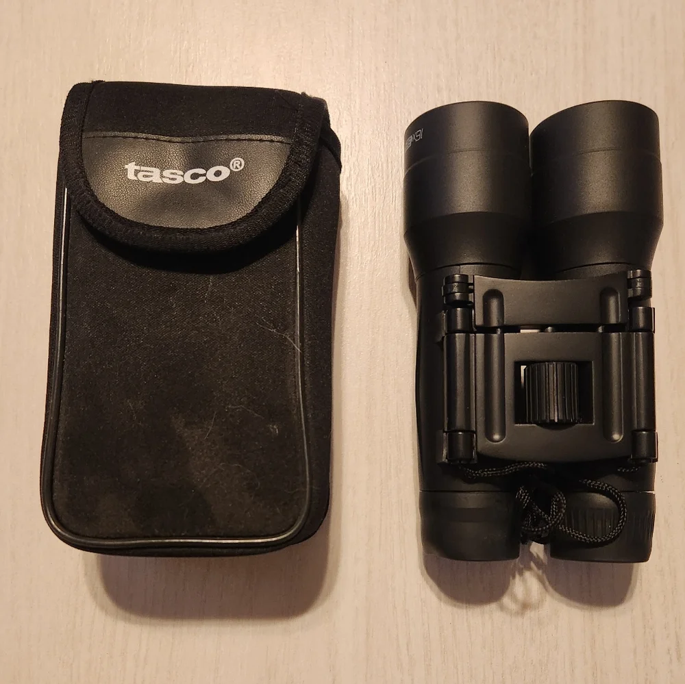 Tasco 16x32 Binoculars